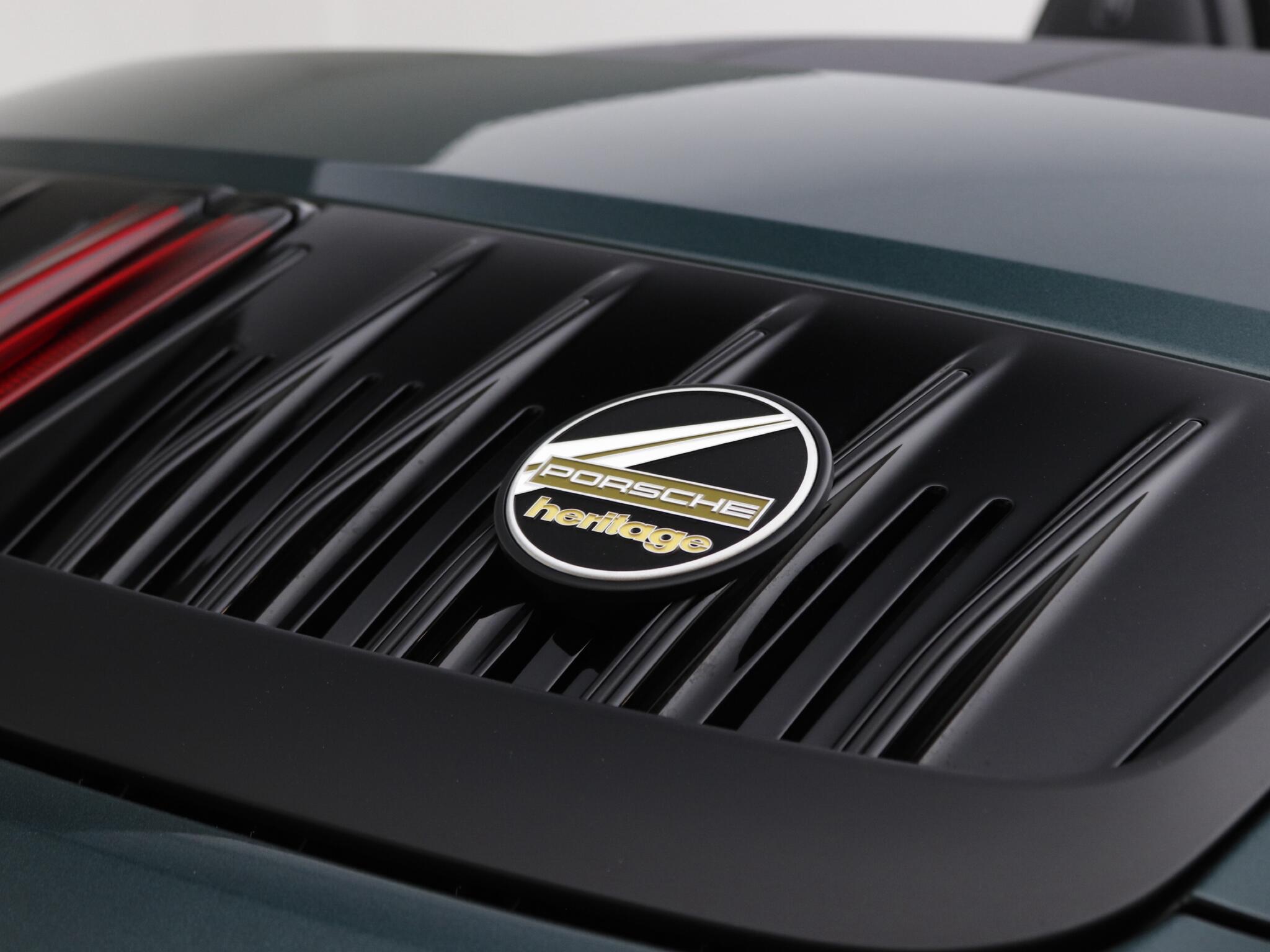 Porsche 911 view 22