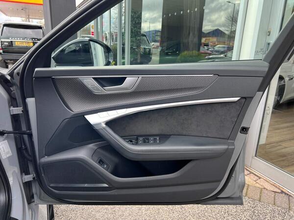 Audi RS6 Avant view 42