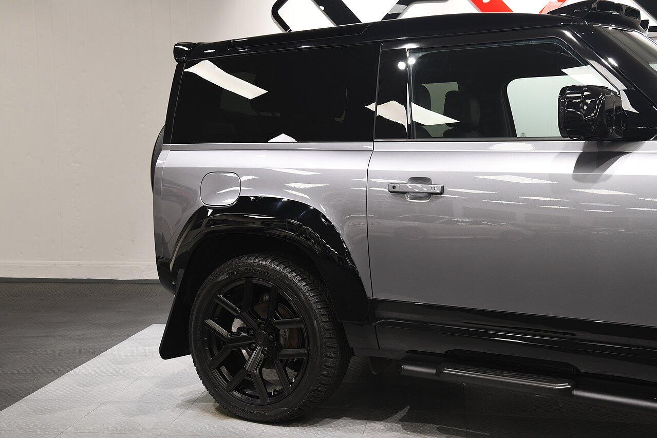 Land Rover Defender view 47