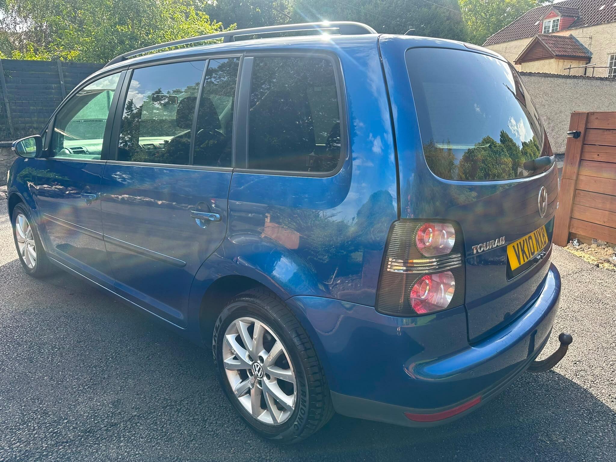 Volkswagen Touran view 4