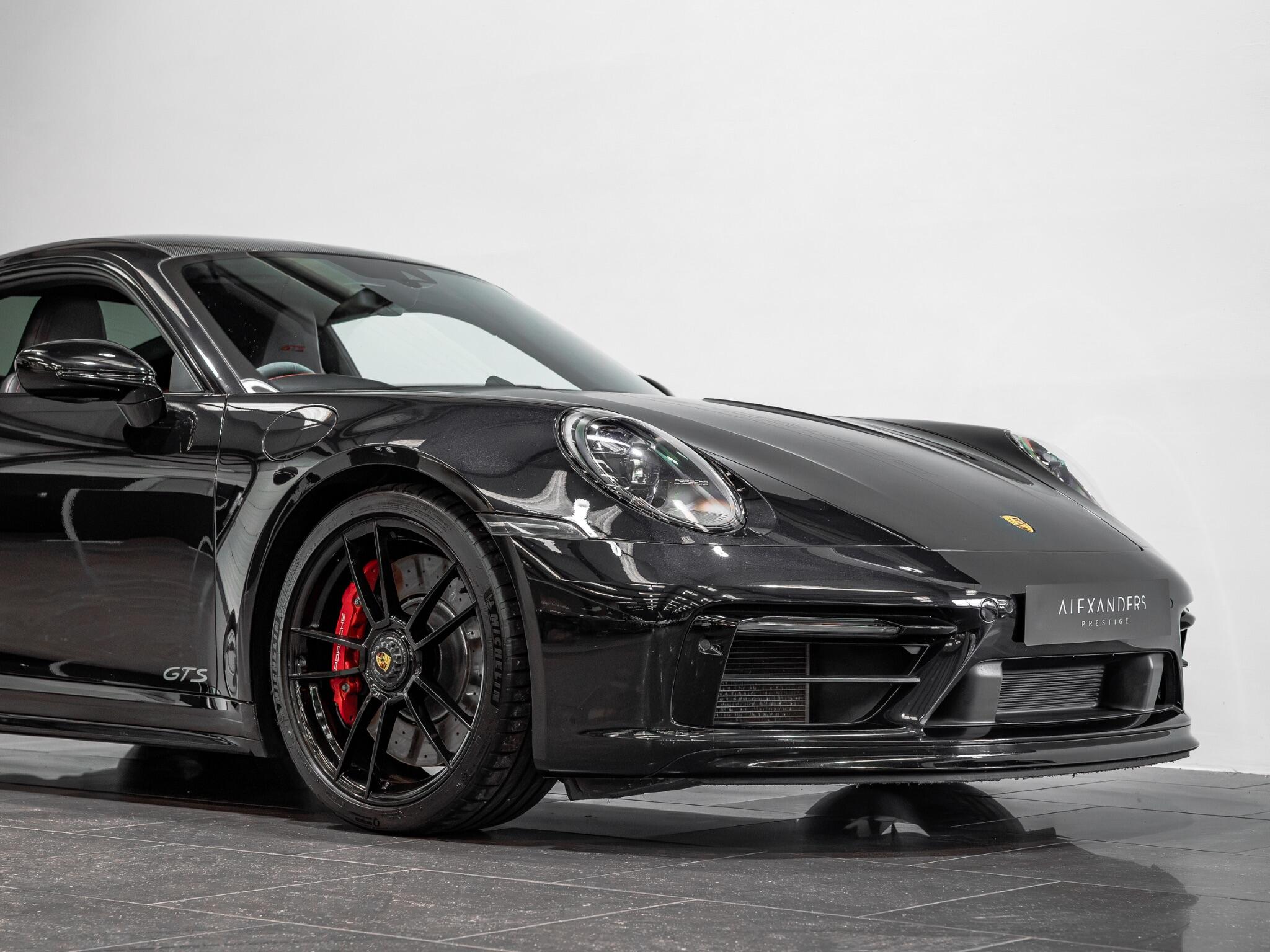 Porsche 911 view 11