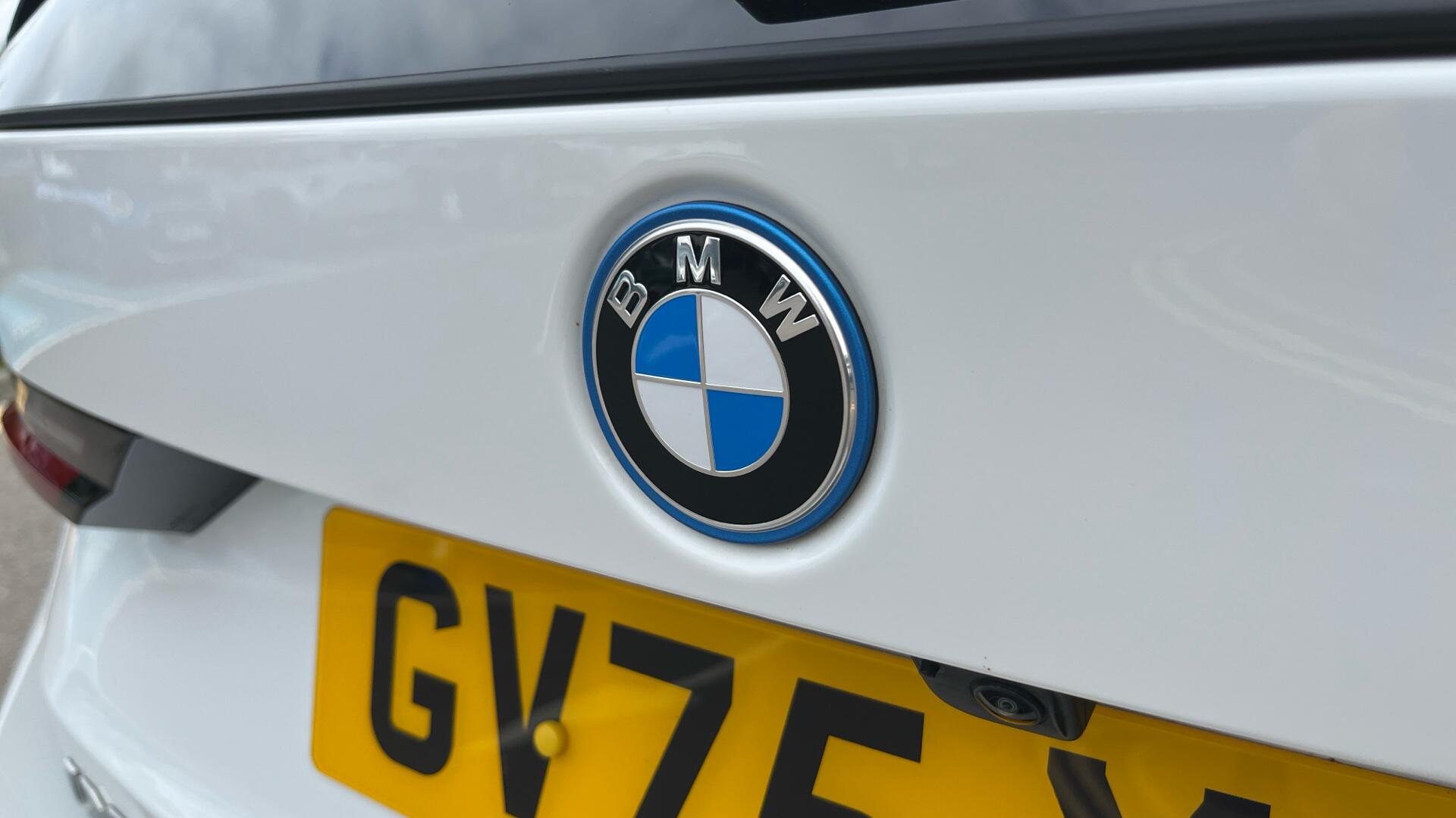 BMW iX1 view 30