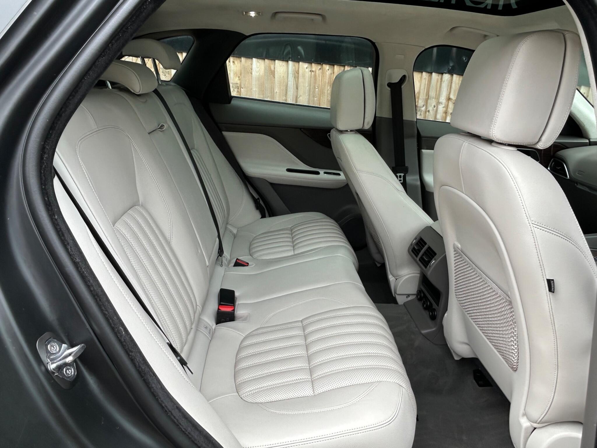 Jaguar F-Pace view 40