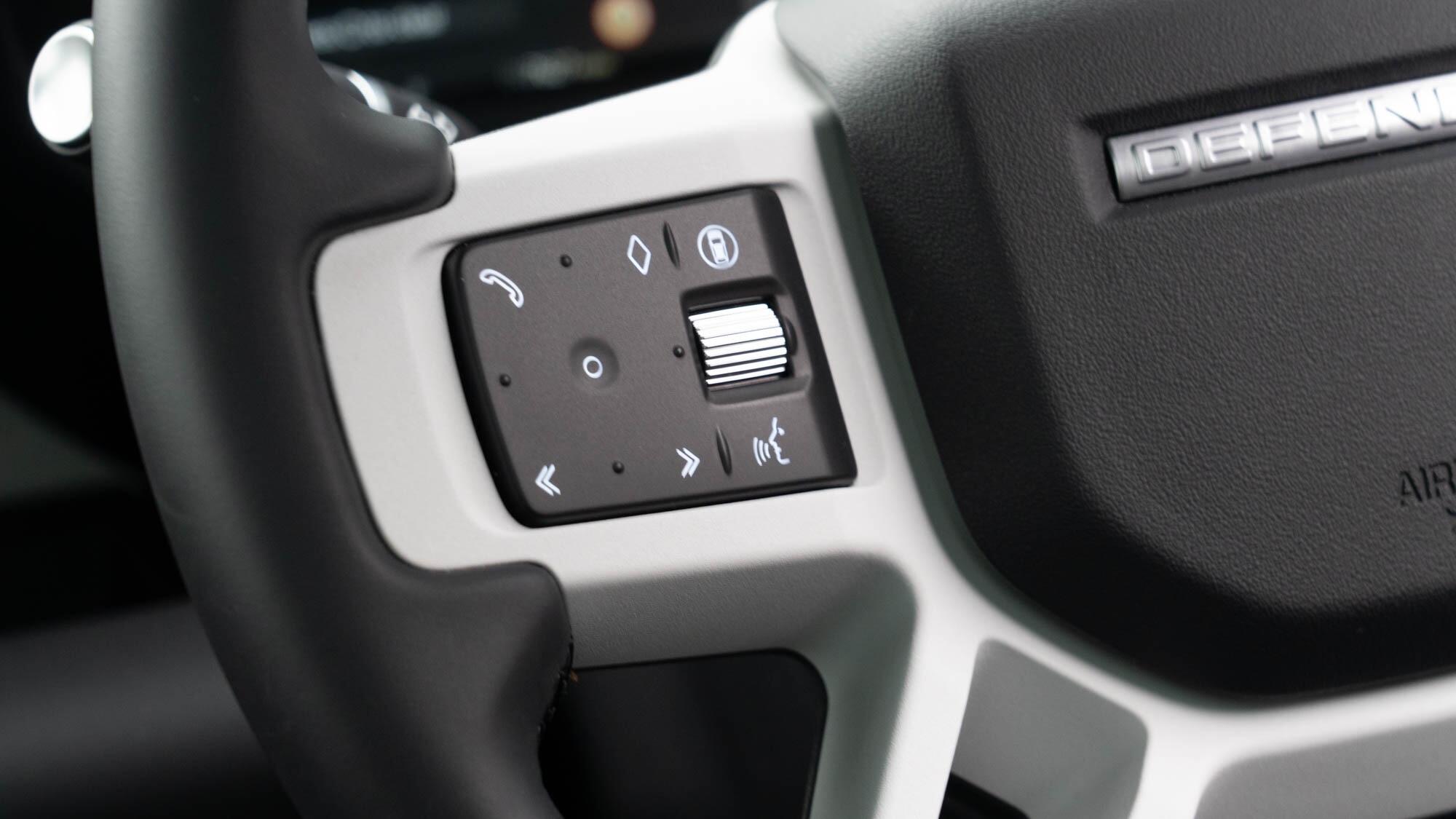 Land Rover Defender 110 view 14