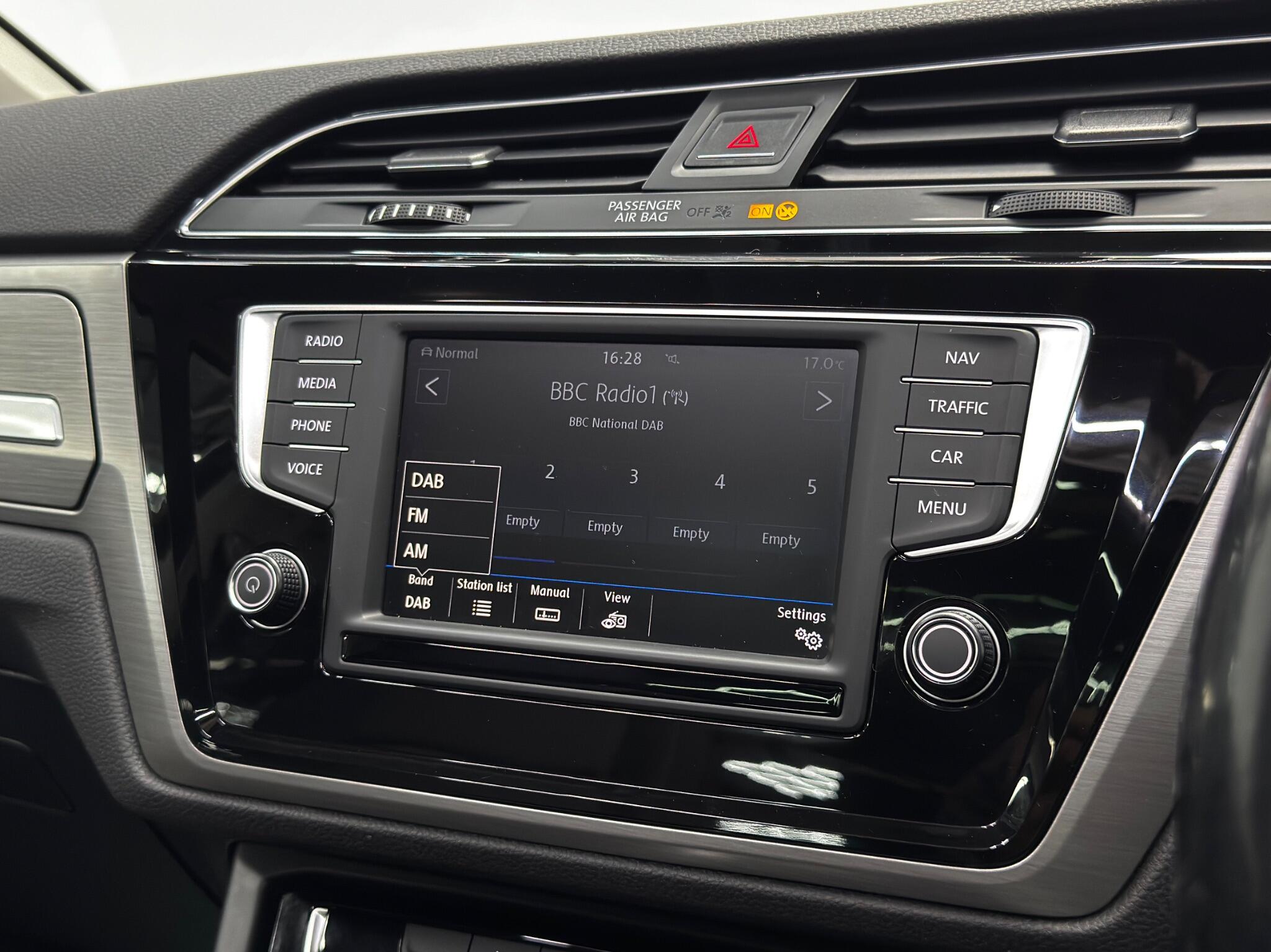 Volkswagen Touran view 28