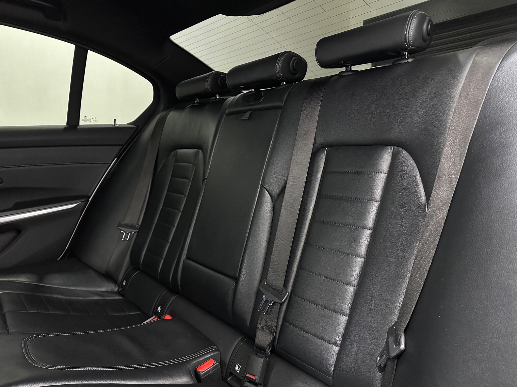 BMW 3 Series view 39