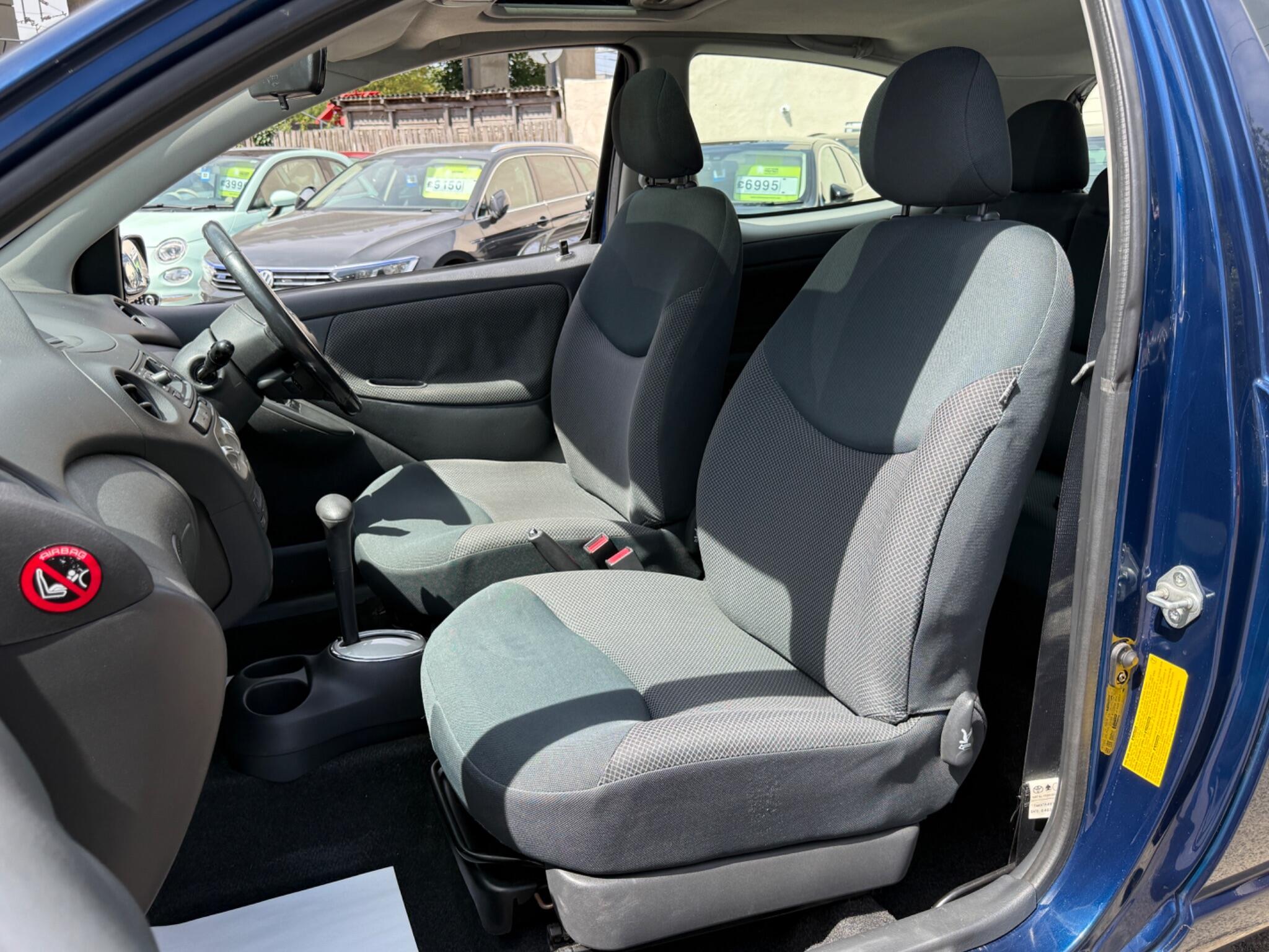 Toyota Yaris - Image 35