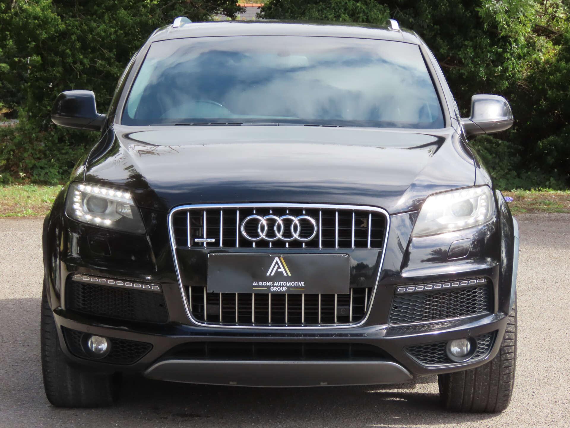 Audi Q7 view 2
