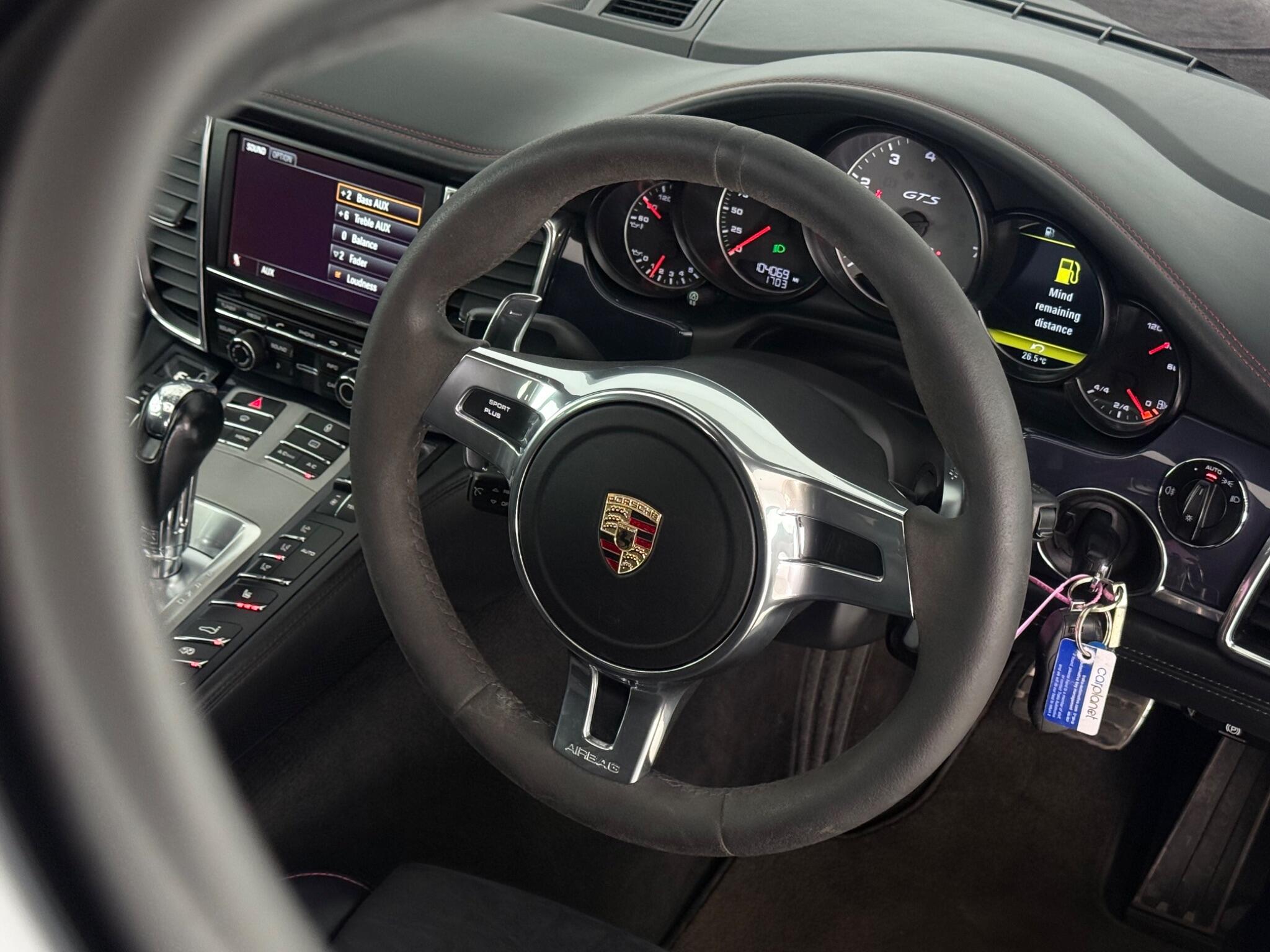 Porsche Panamera view 26
