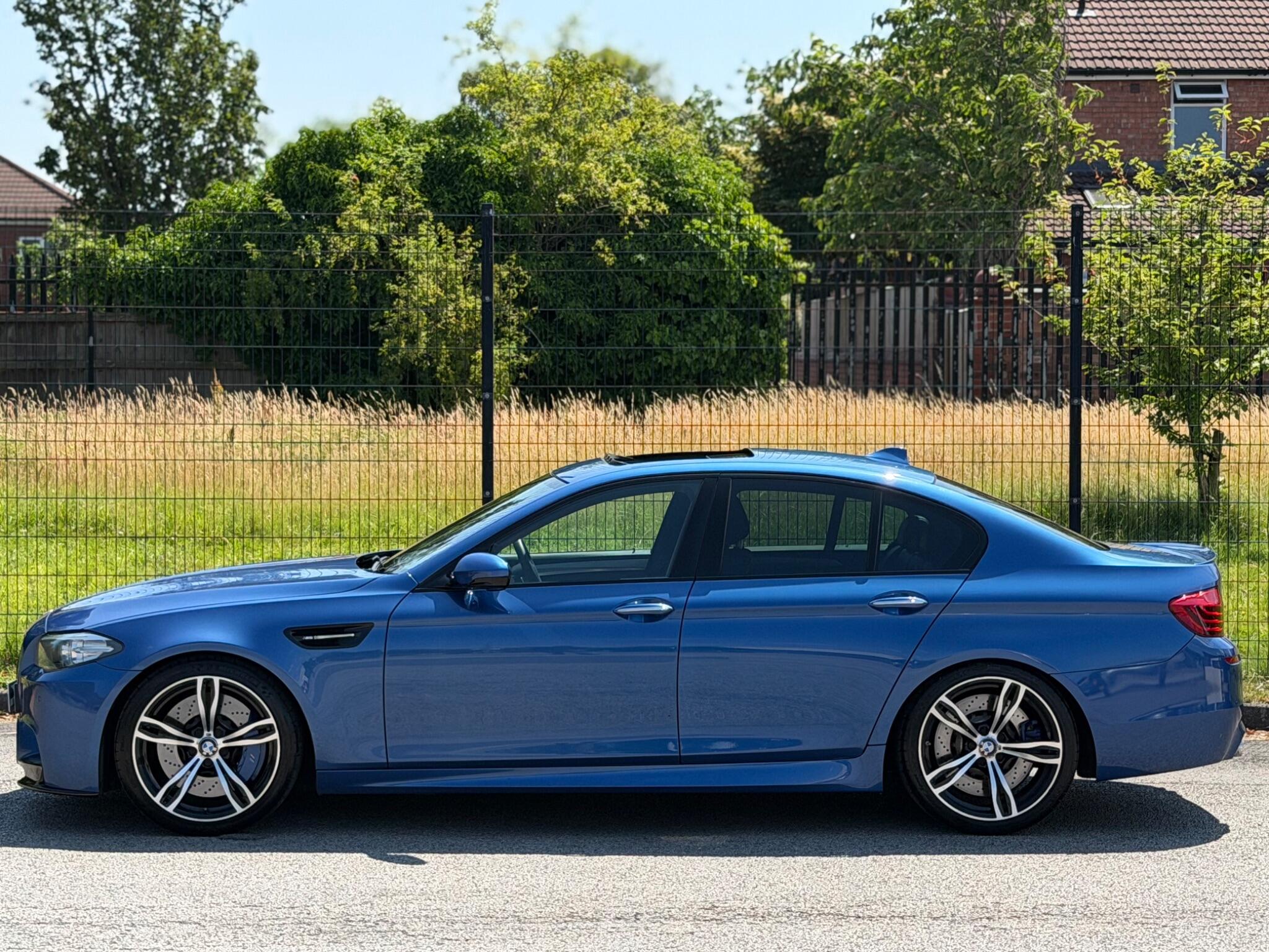 BMW M5 view 9