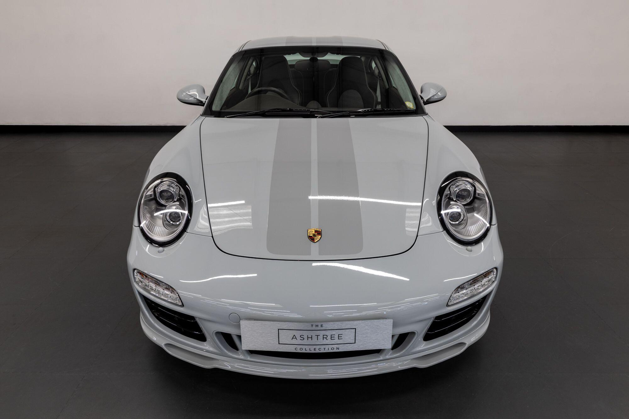 Porsche 911 view 21