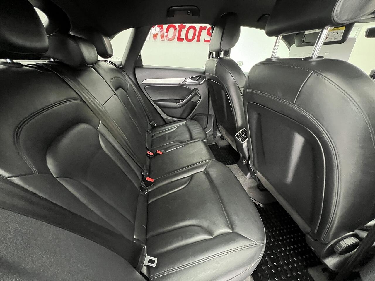 Audi Q3 view 12