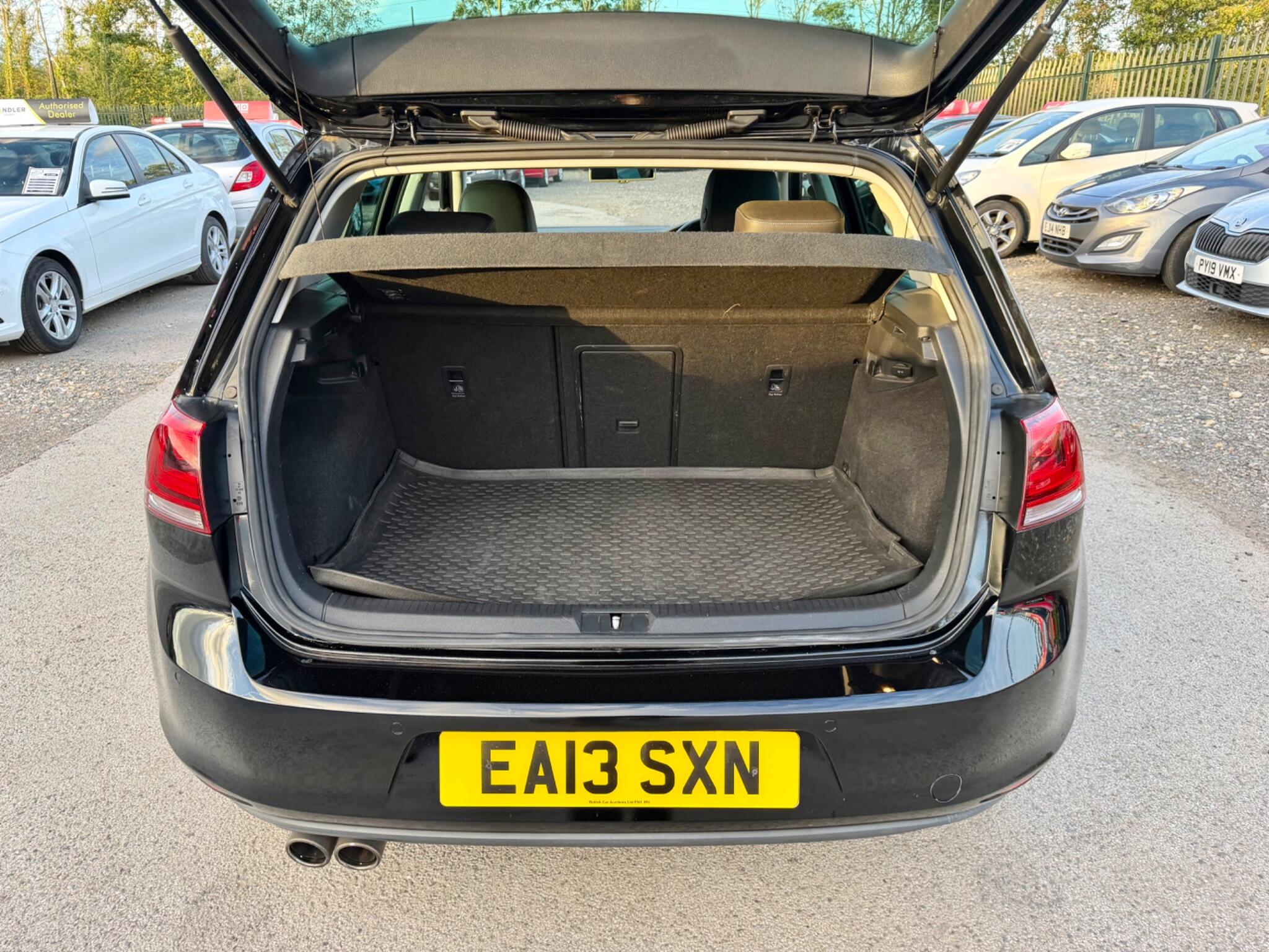 Volkswagen Golf view 54