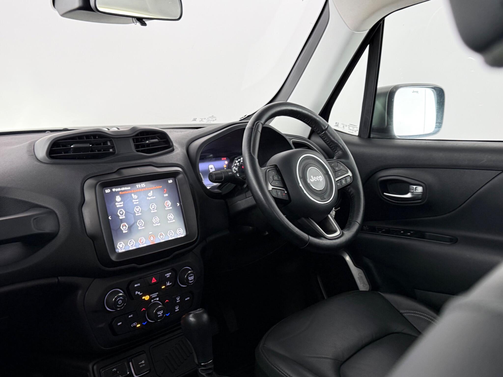Jeep Renegade view 4
