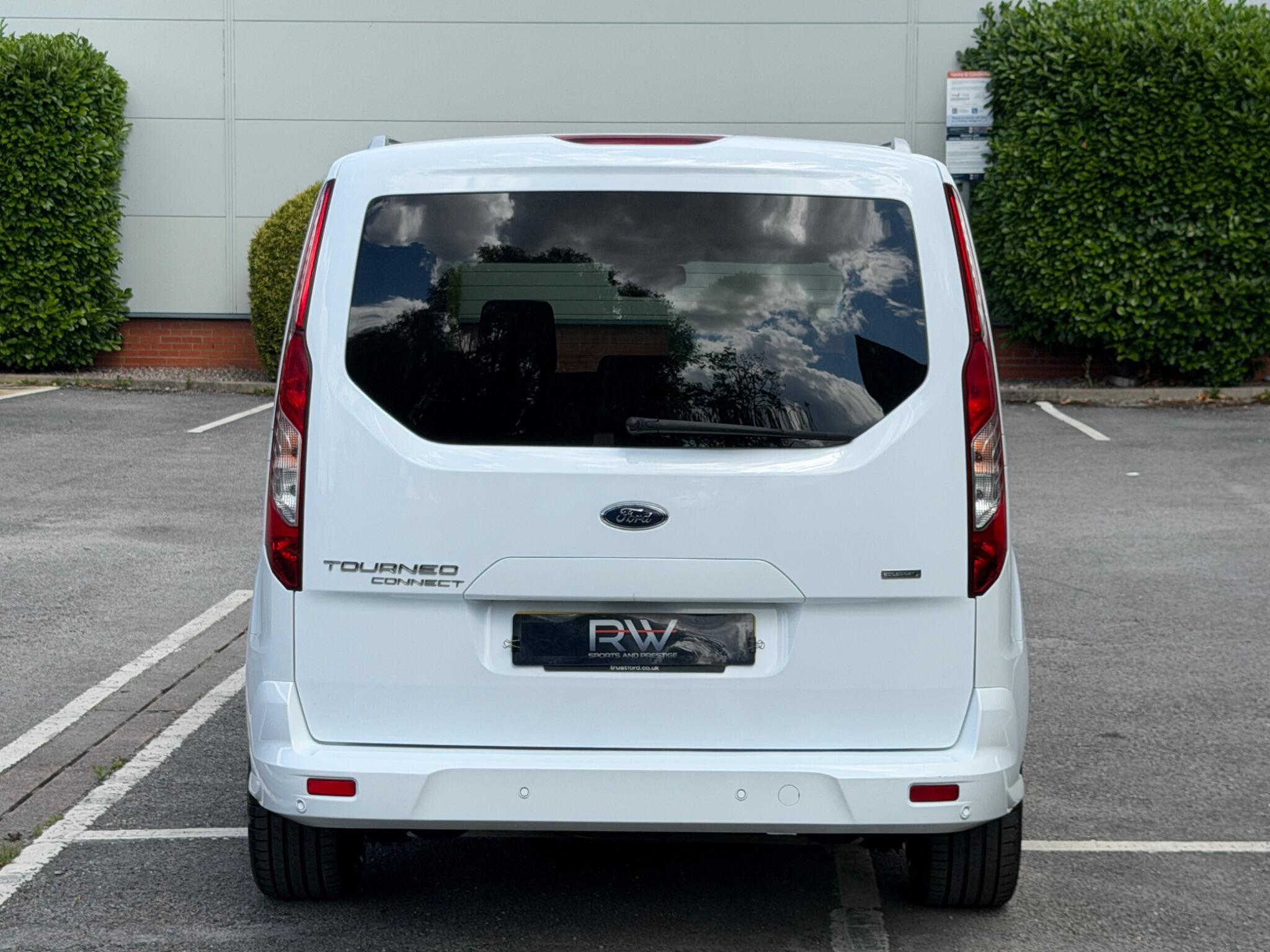 Ford Tourneo Connect view 34