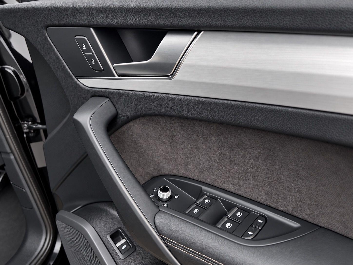 Audi SQ5 view 18