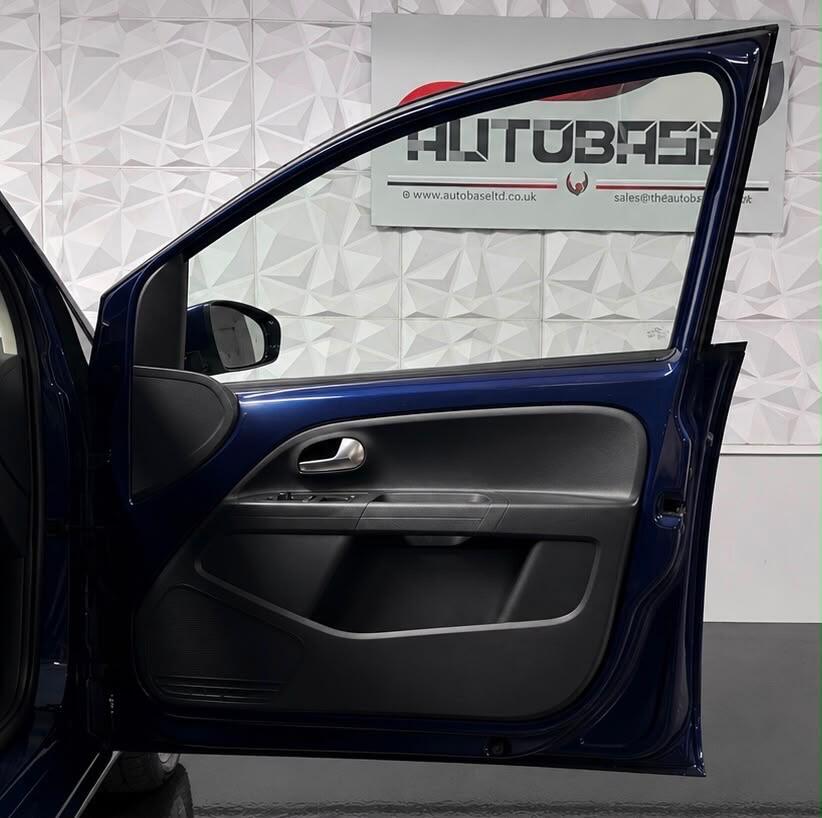 Volkswagen Up! view 10