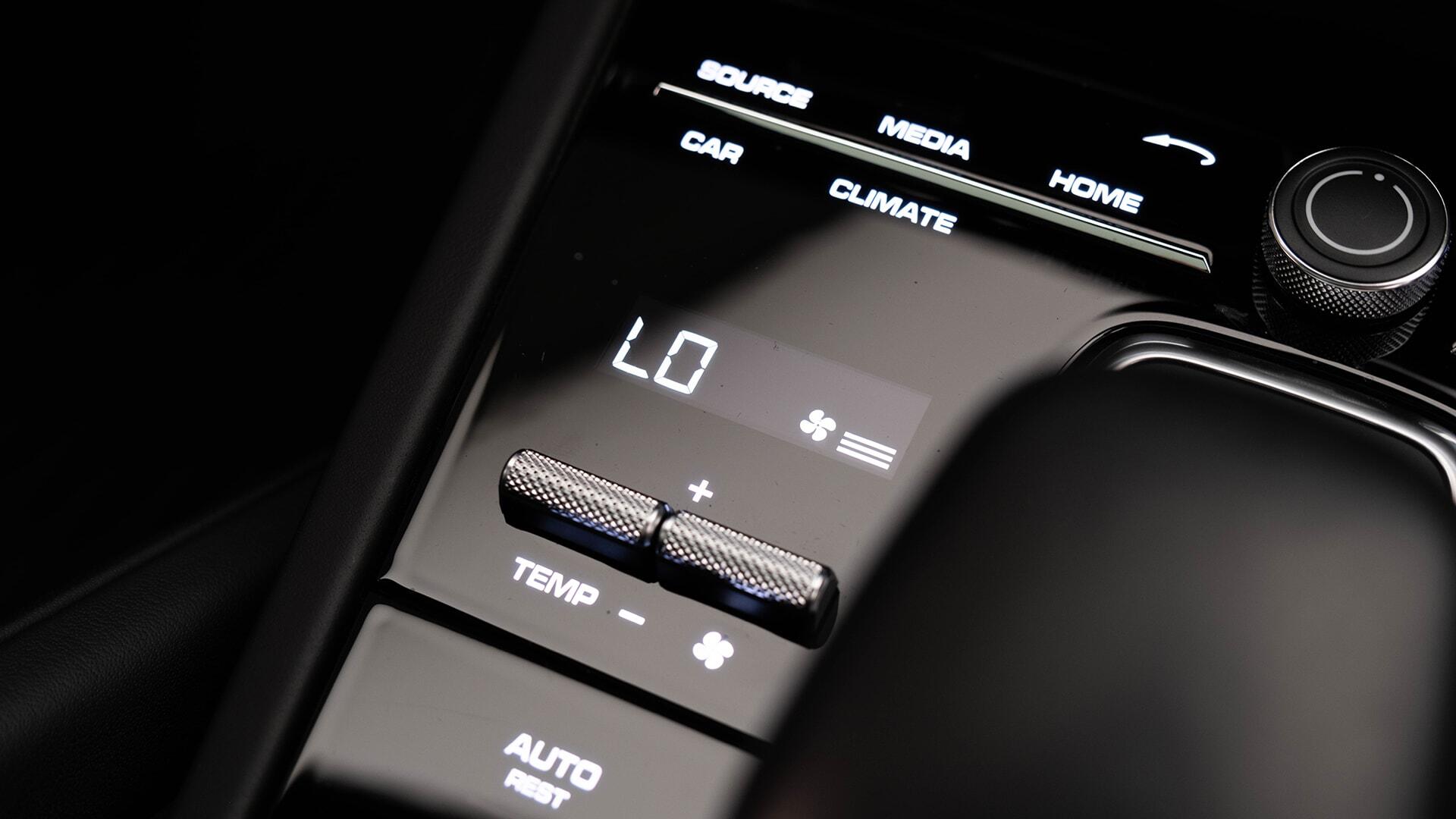 Porsche Cayenne view 31