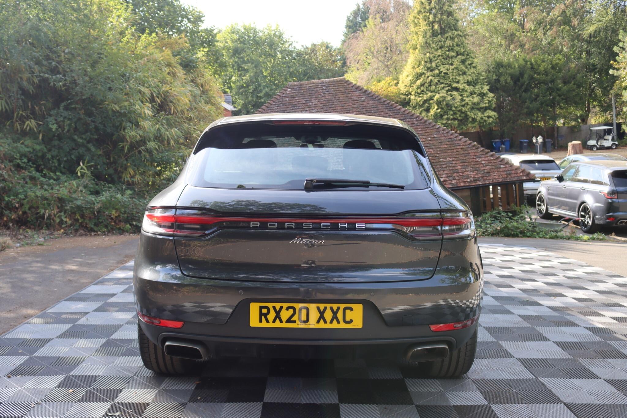 Porsche Macan view 28