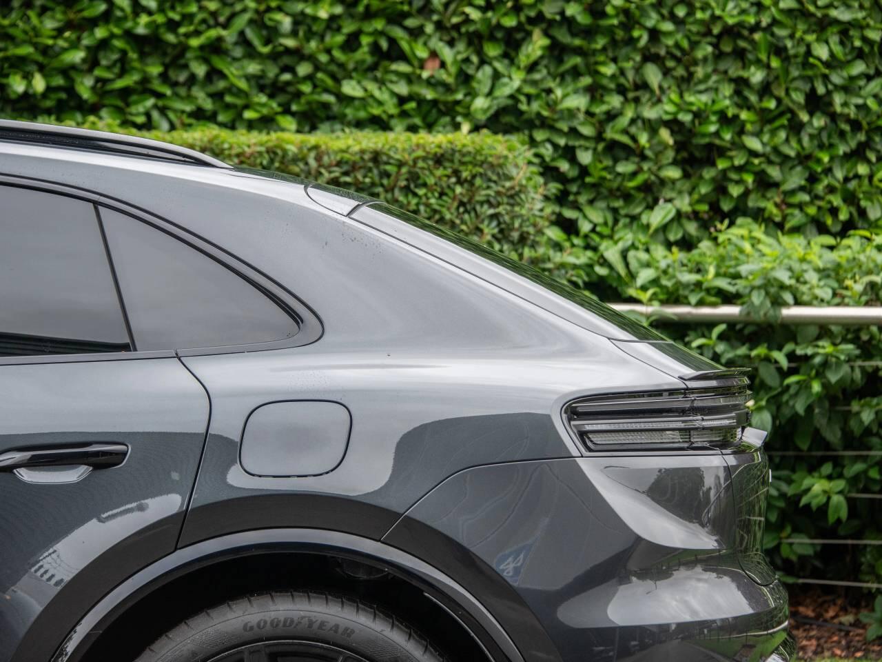 Porsche Macan view 21