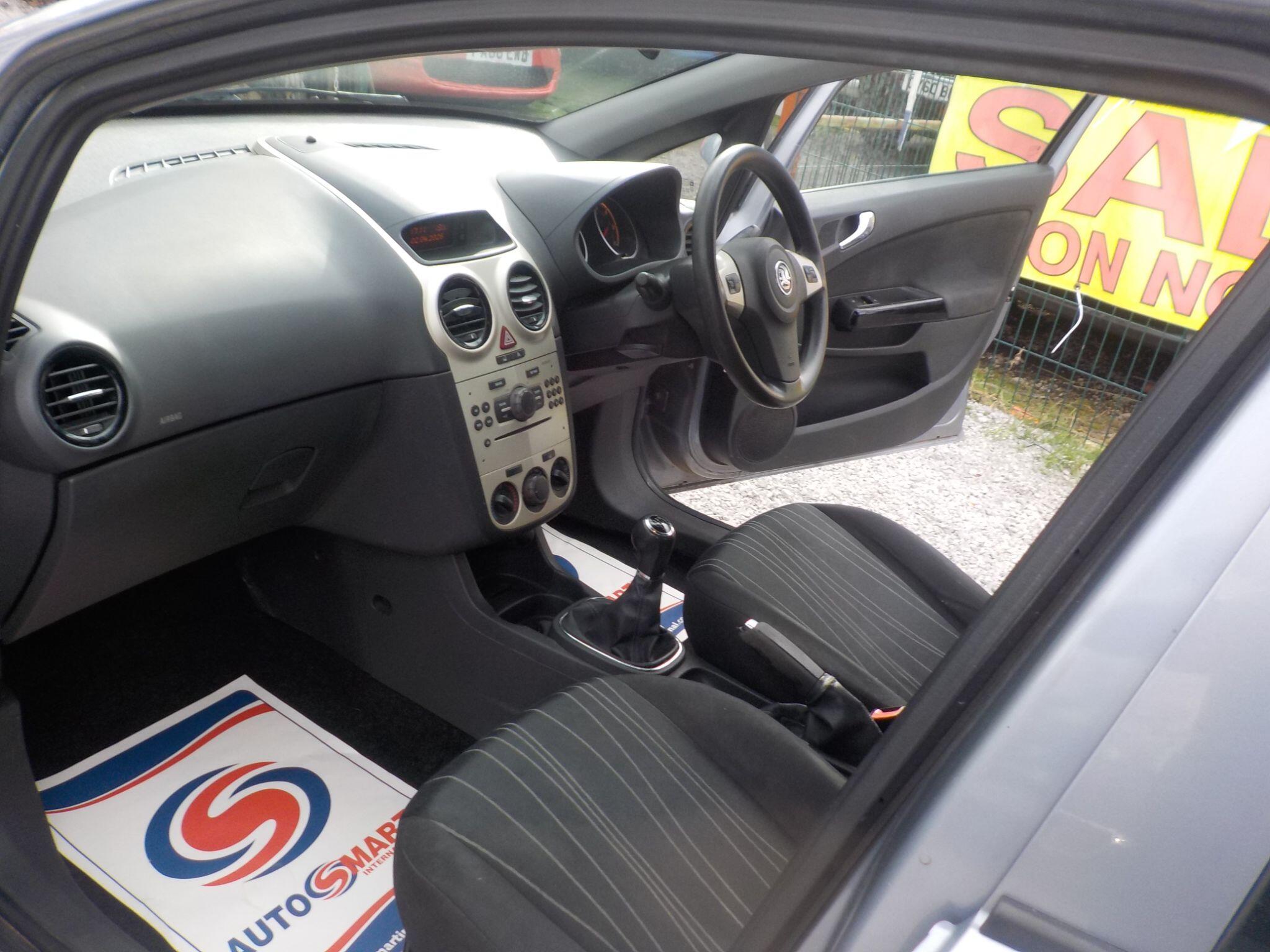 Vauxhall Corsa 1.4i 16v Club 5dr