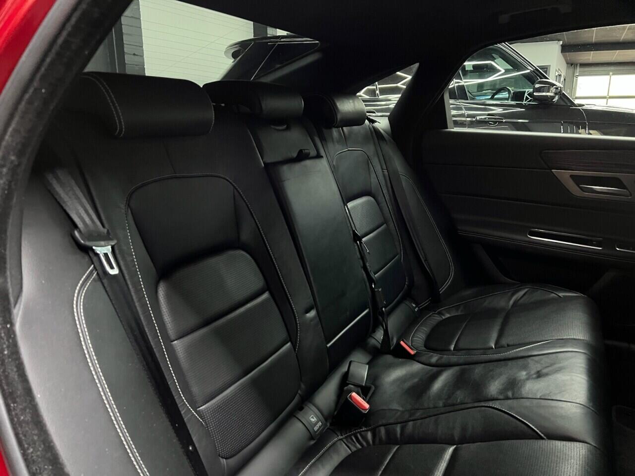 Jaguar XF view 43