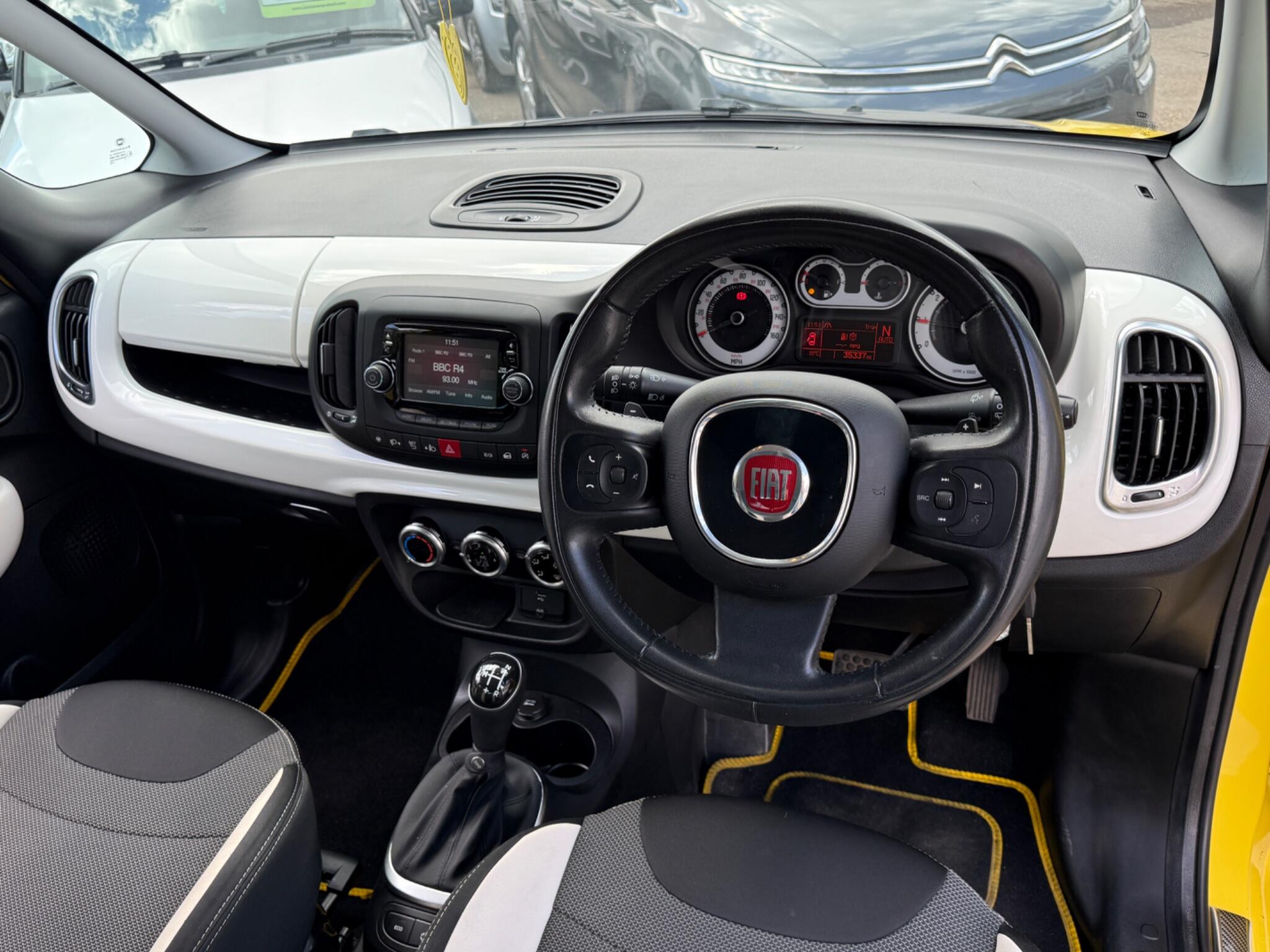 Fiat 500L - Image 29
