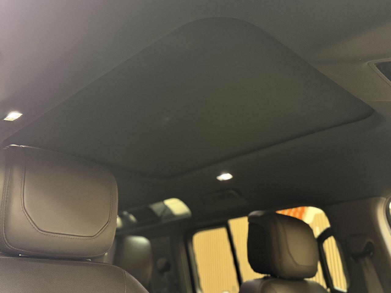 Land Rover Defender 110 view 30