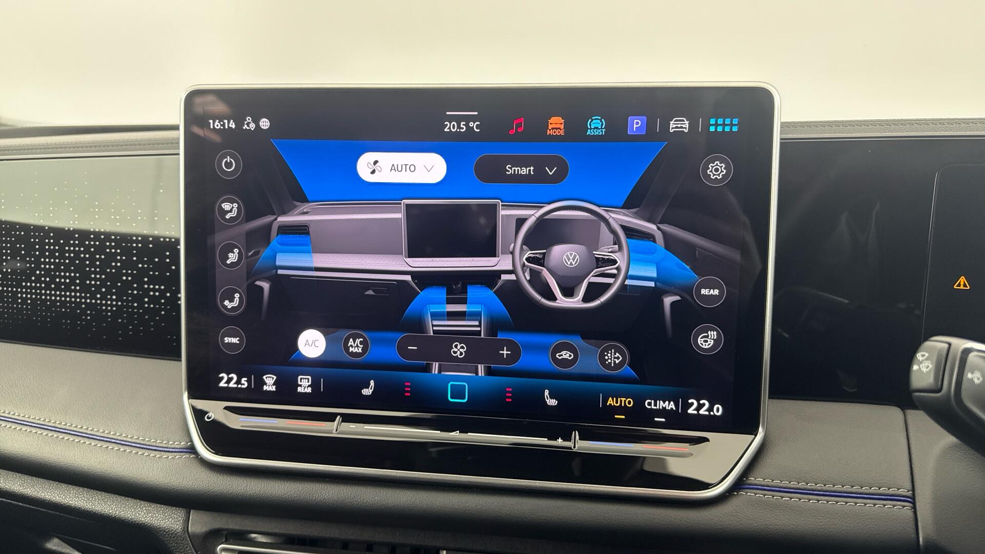 Volkswagen Tiguan view 45