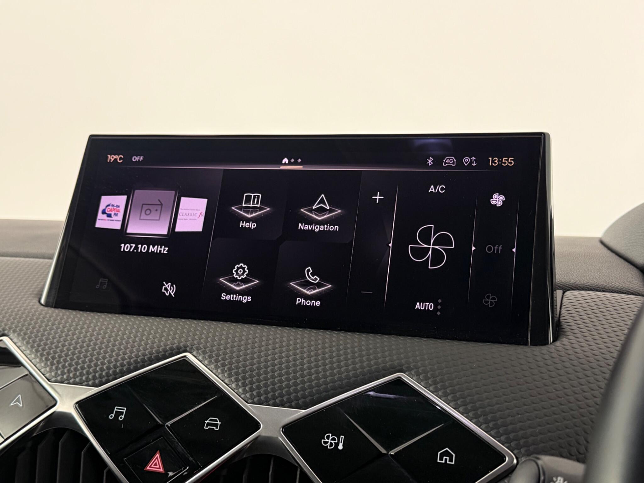 DS Automobiles DS 3 view 25