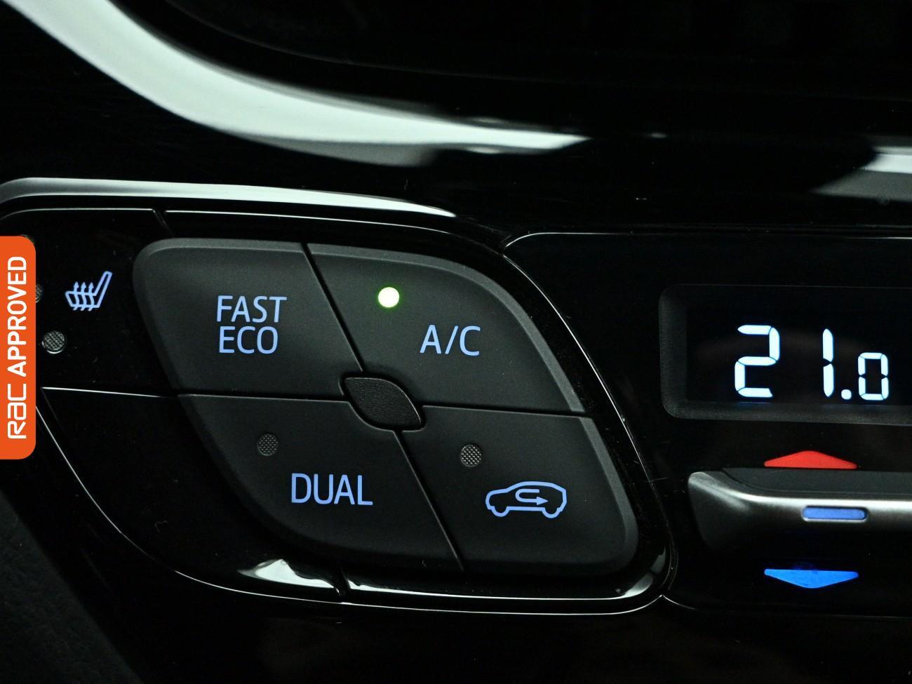 Toyota C-HR view 18