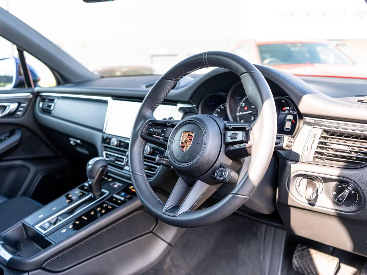 Porsche Macan view 4