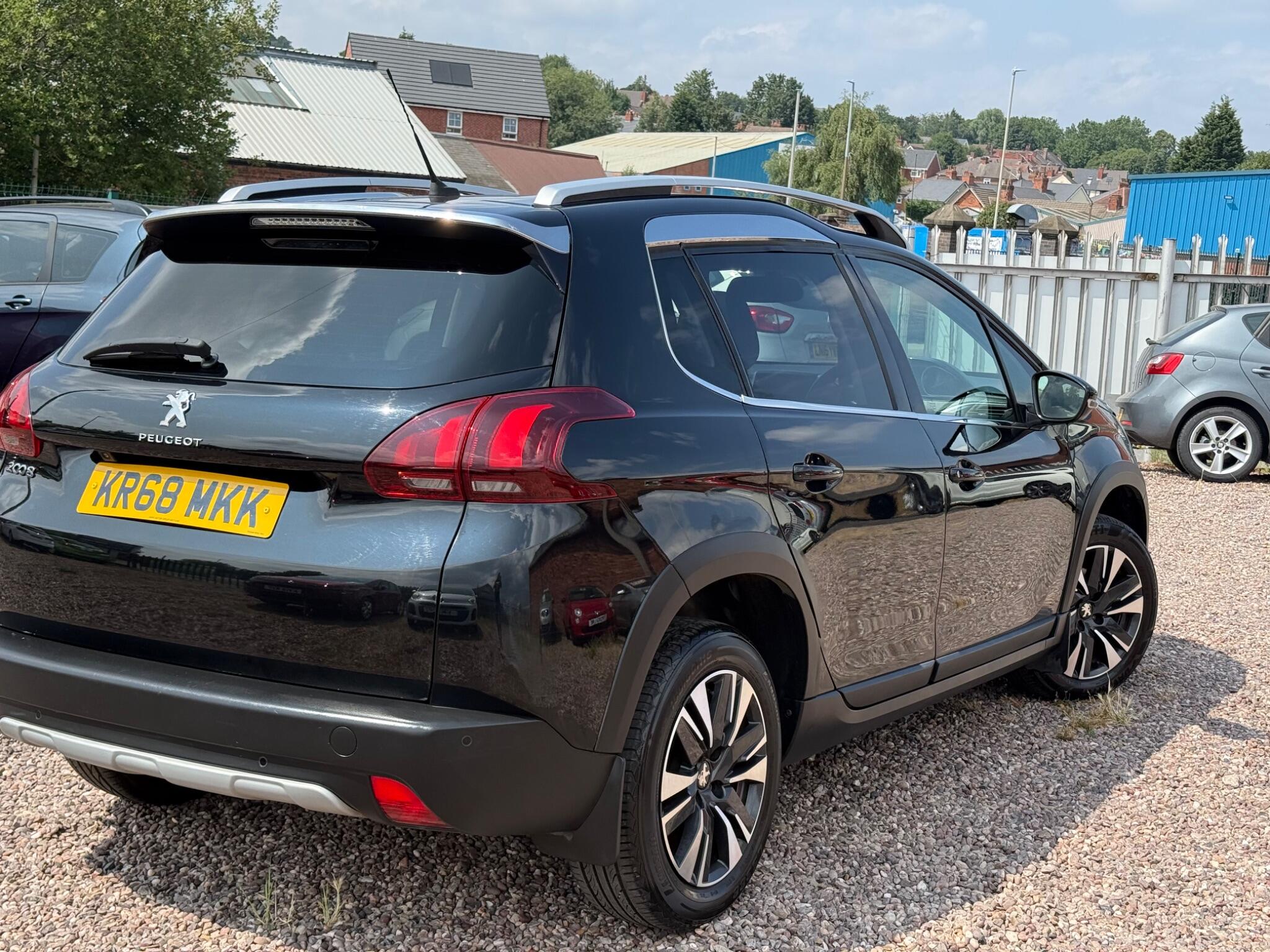 Peugeot 2008 view 3