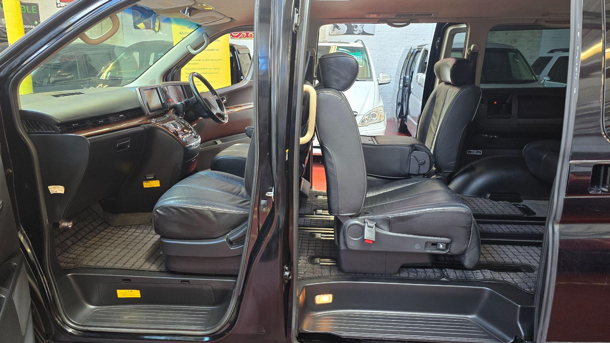 Nissan Elgrand view 11