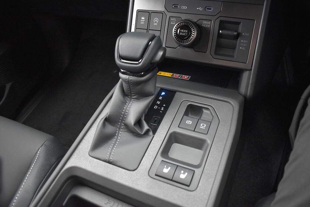 Toyota Hilux view 64