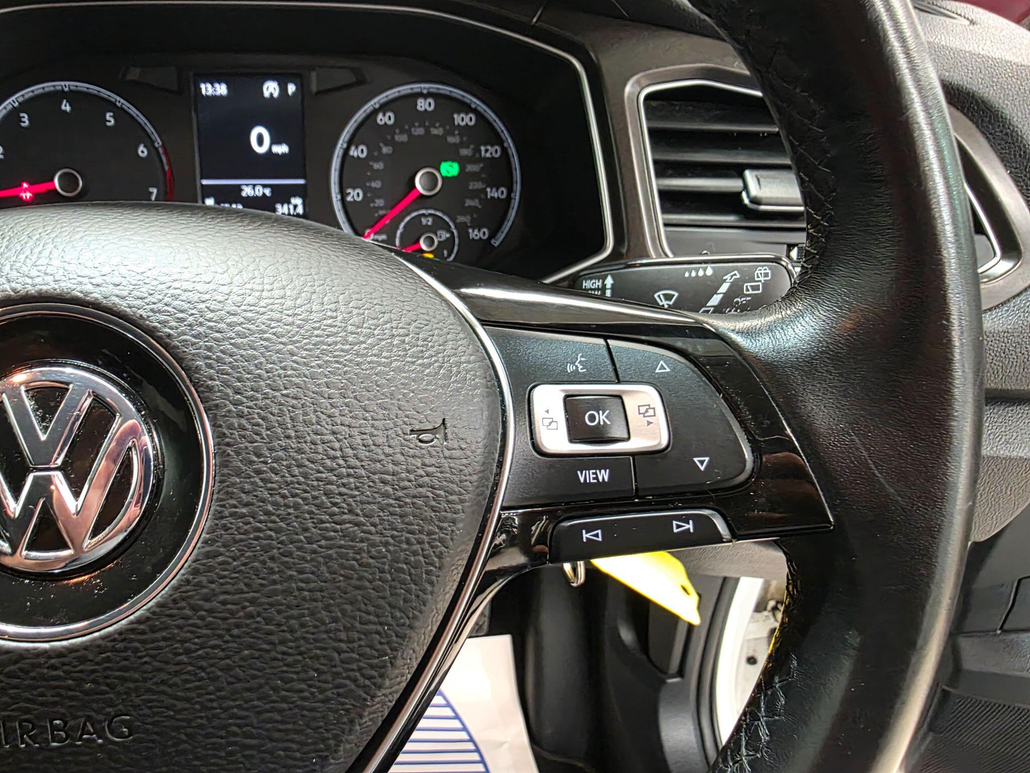 Volkswagen T-Roc view 16