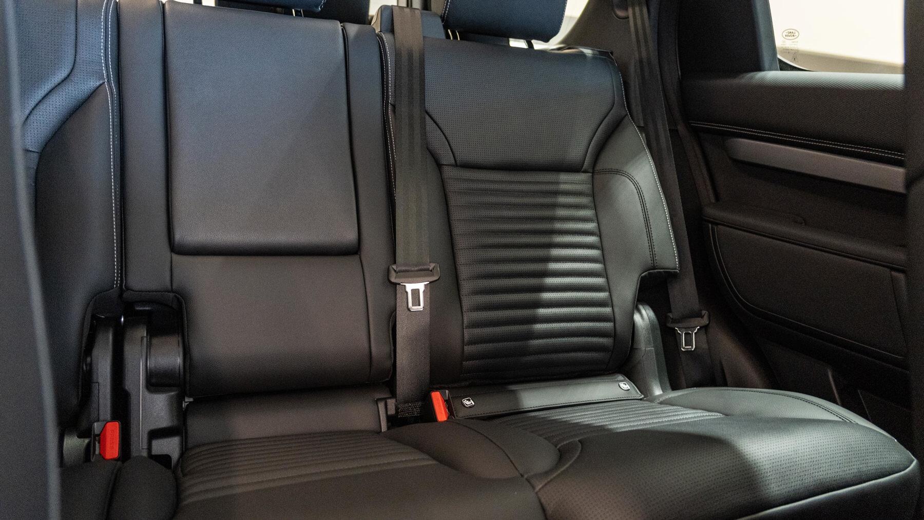 Land Rover Discovery view 15