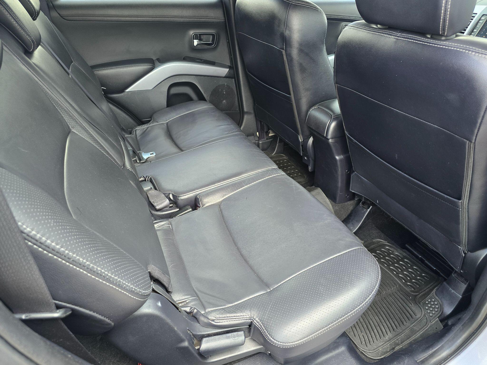 Mitsubishi Outlander view 14