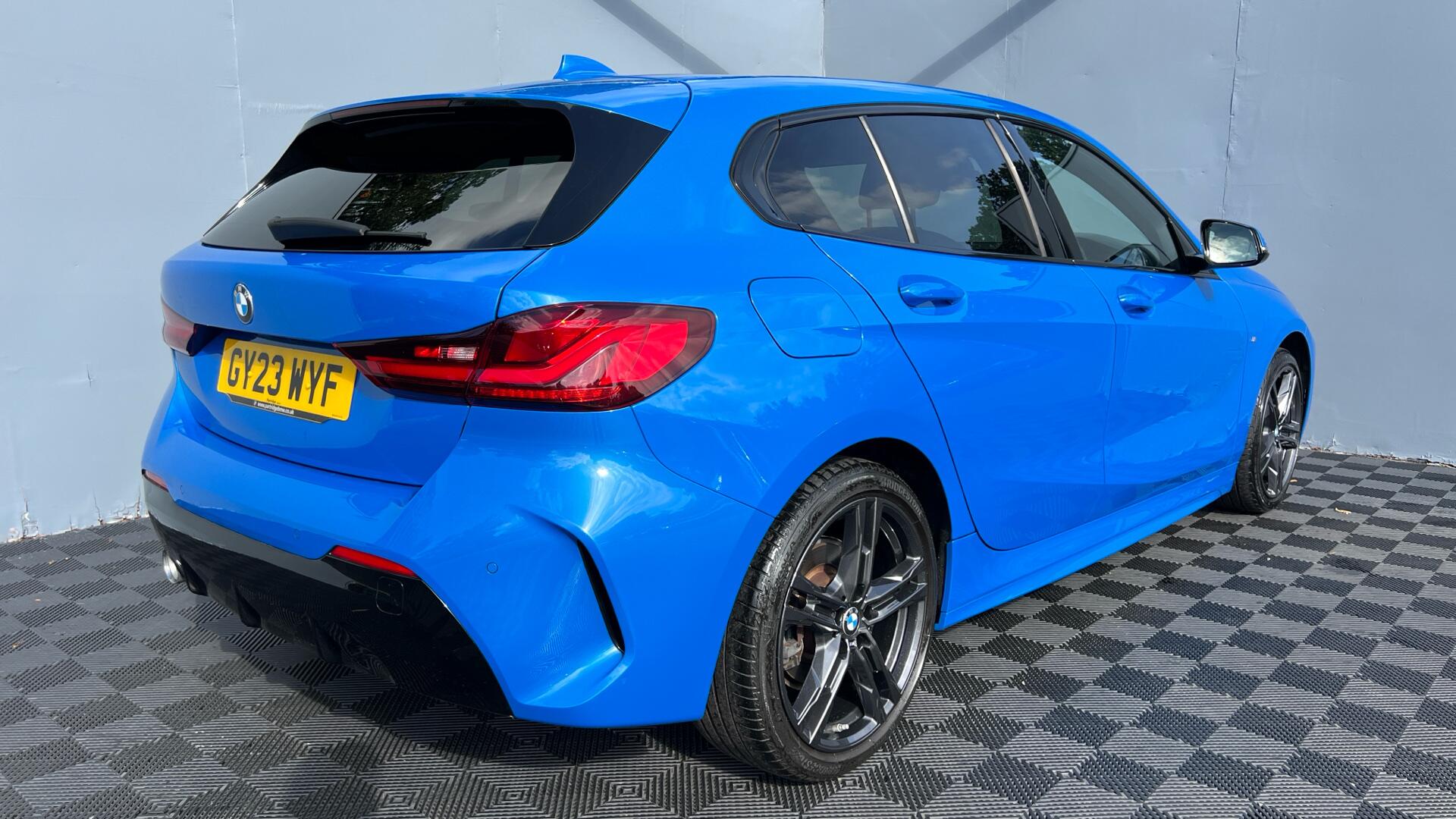 BMW 1 Series view 27