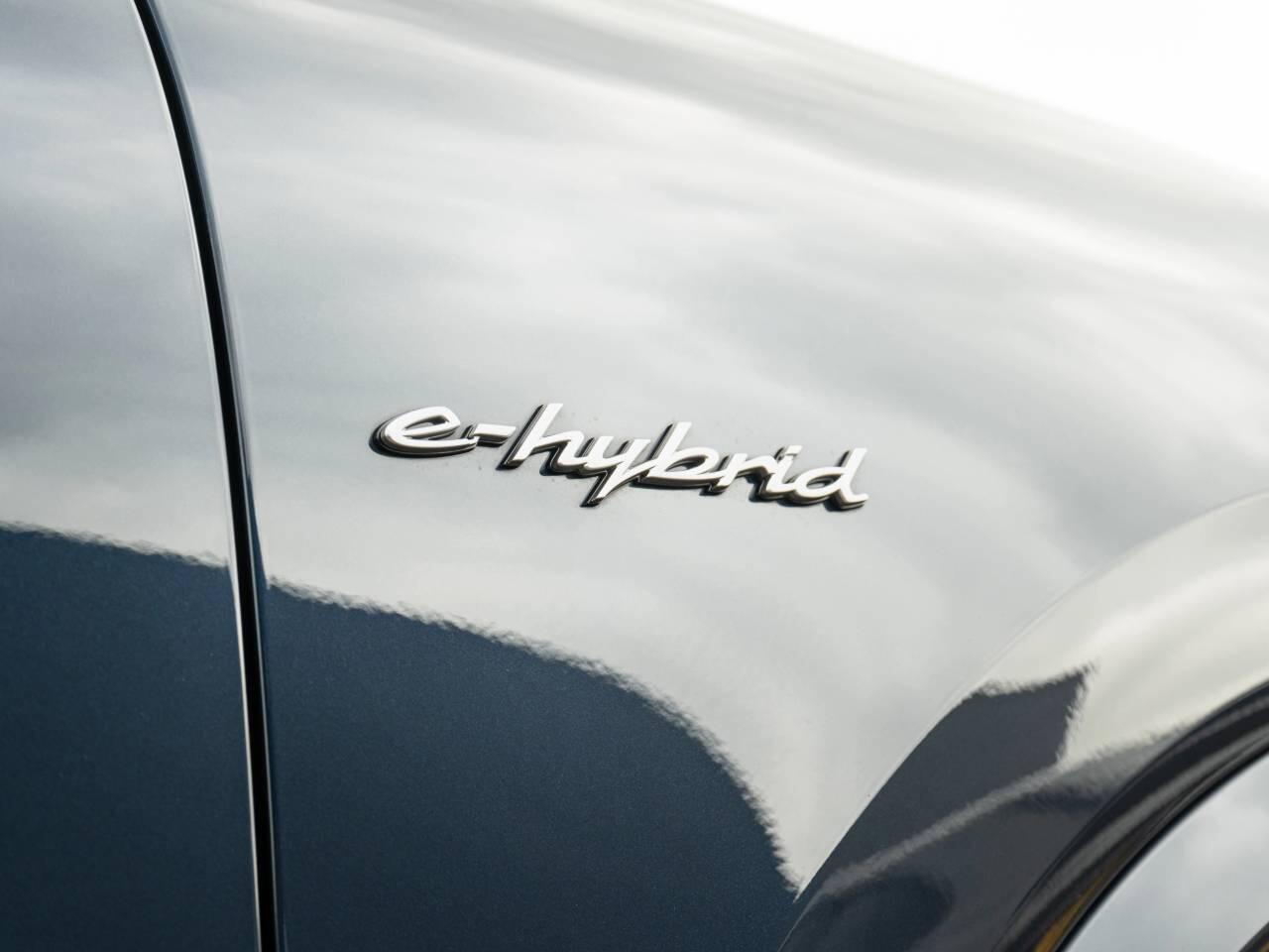 Porsche Cayenne view 16