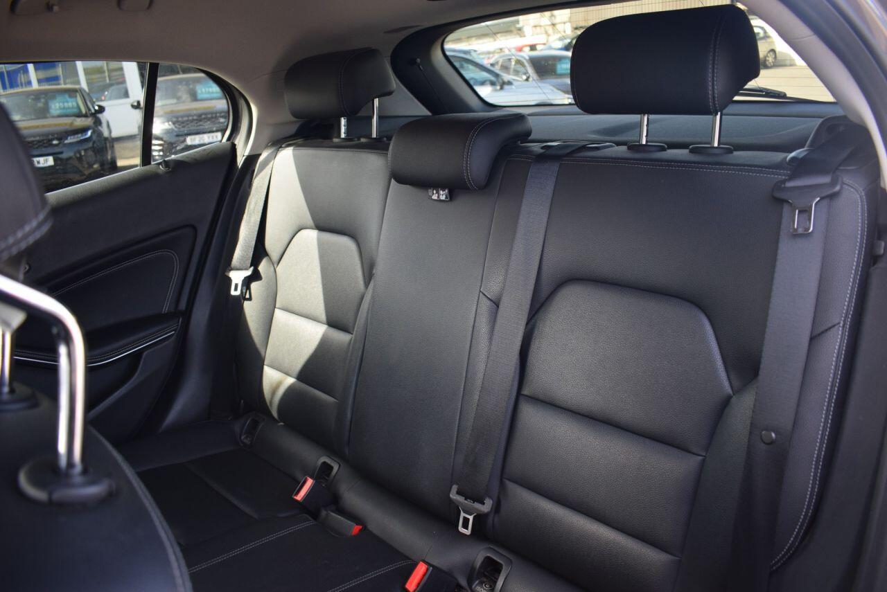 Mercedes-Benz GLA view 15