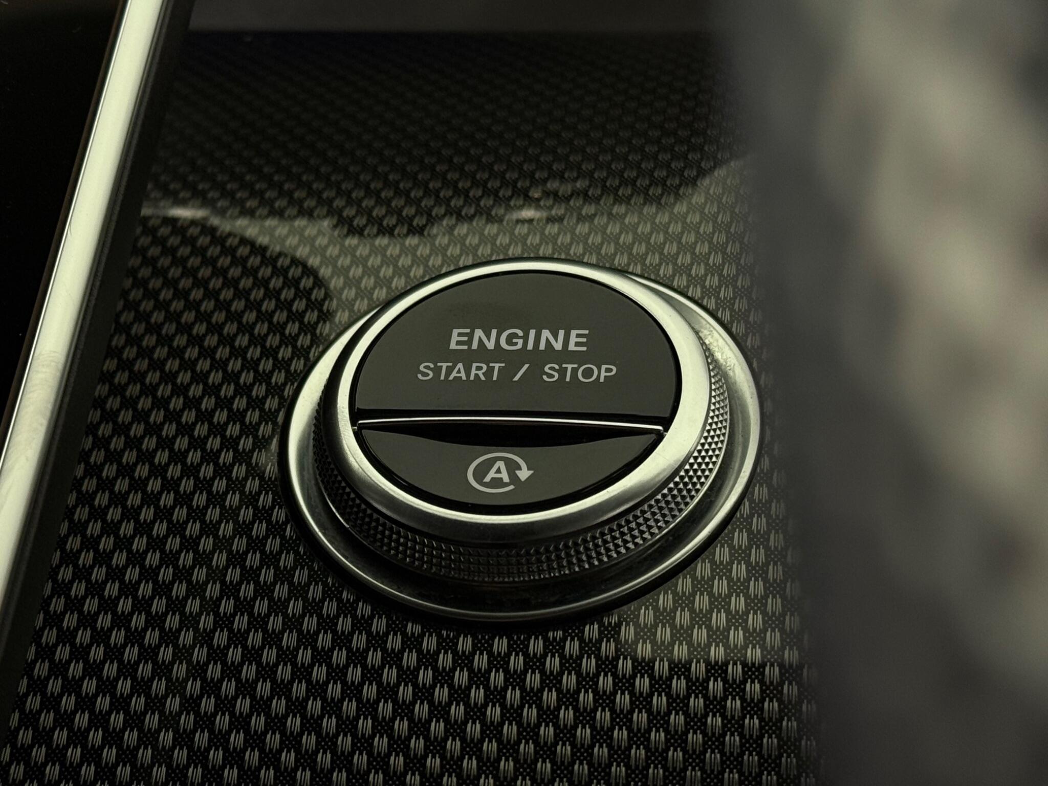 Mercedes-Benz C-Class view 19