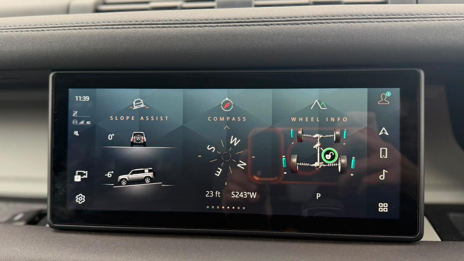Land Rover Defender 110 view 19