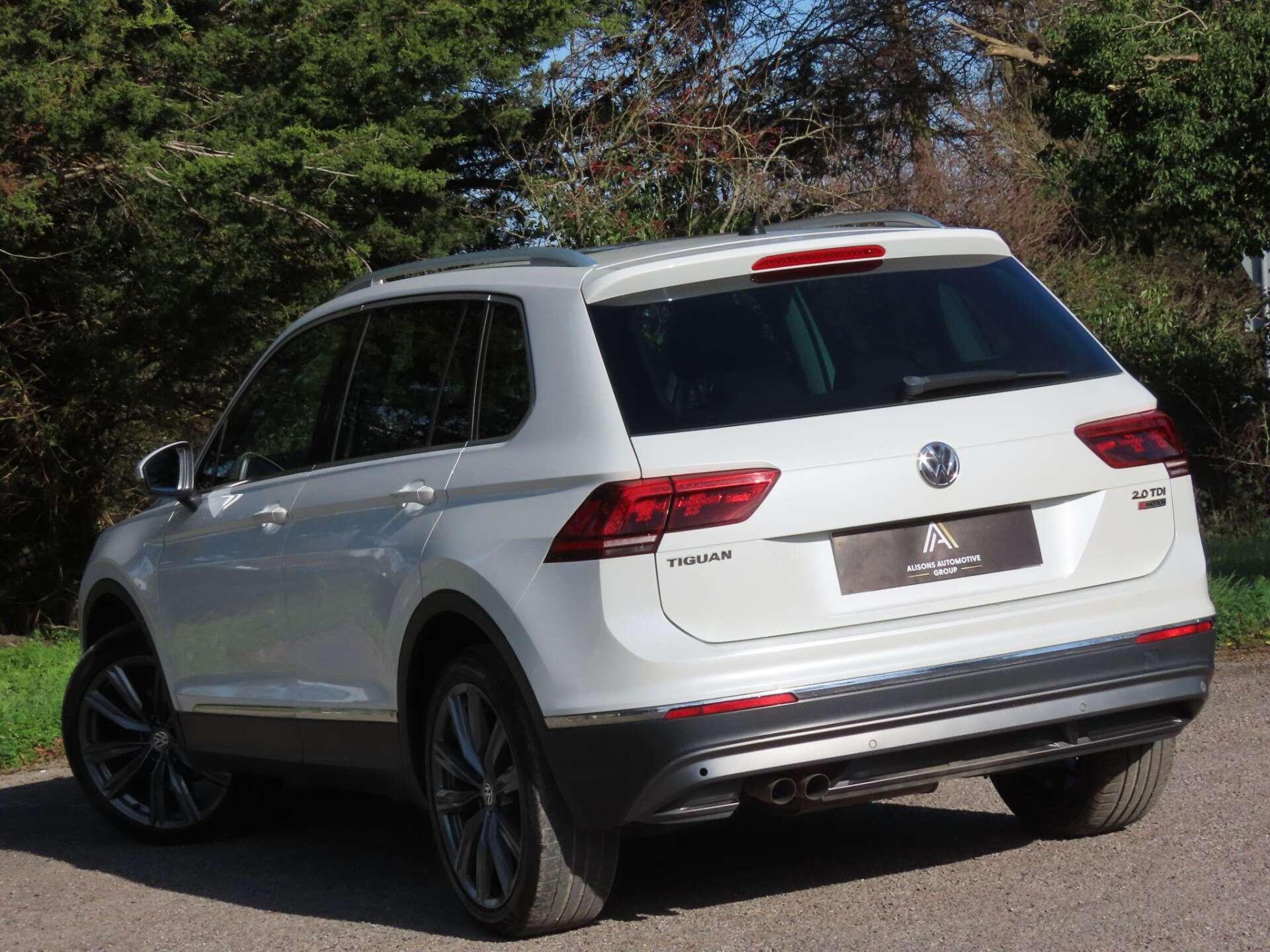 Volkswagen Tiguan view 6