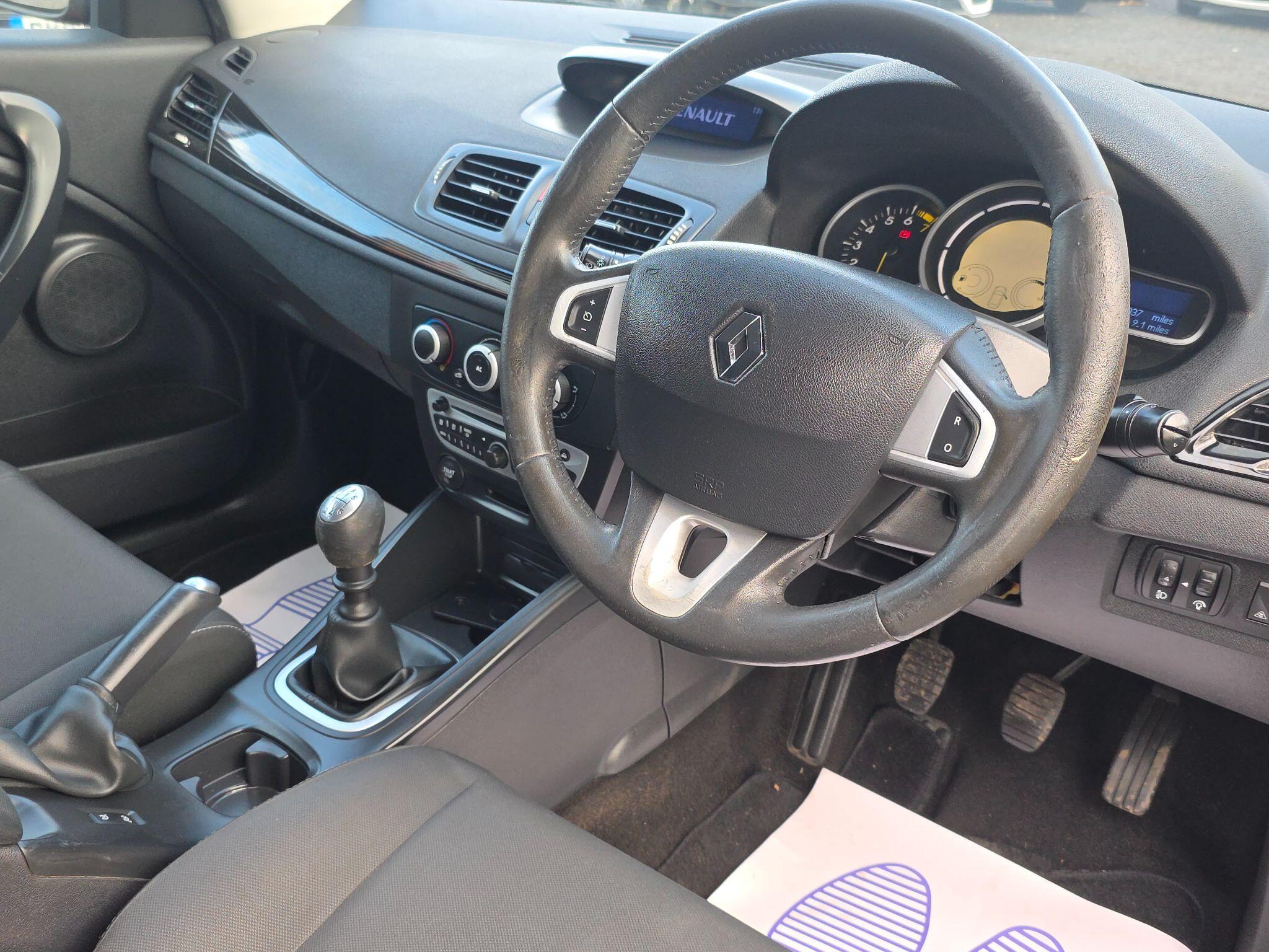 2010 Renault Megane image 13