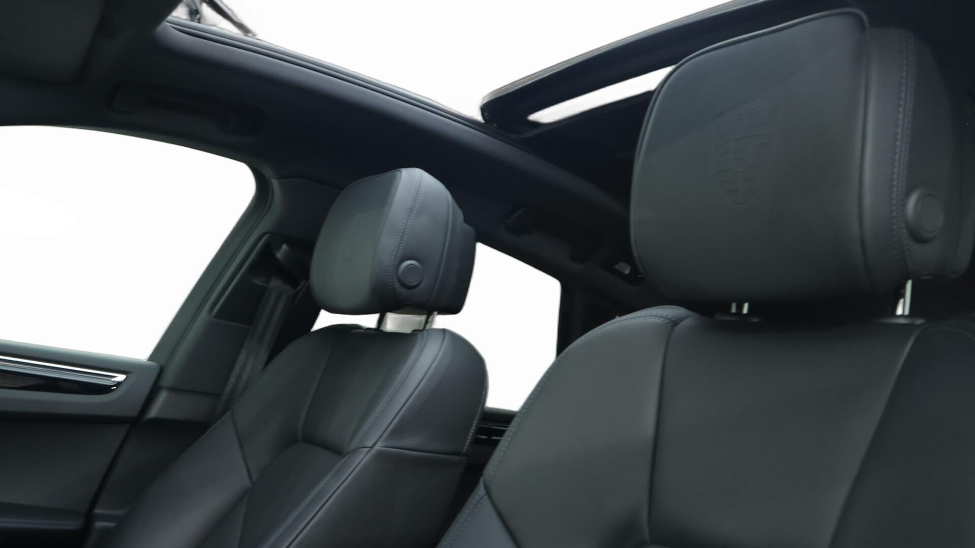 Porsche Macan view 21