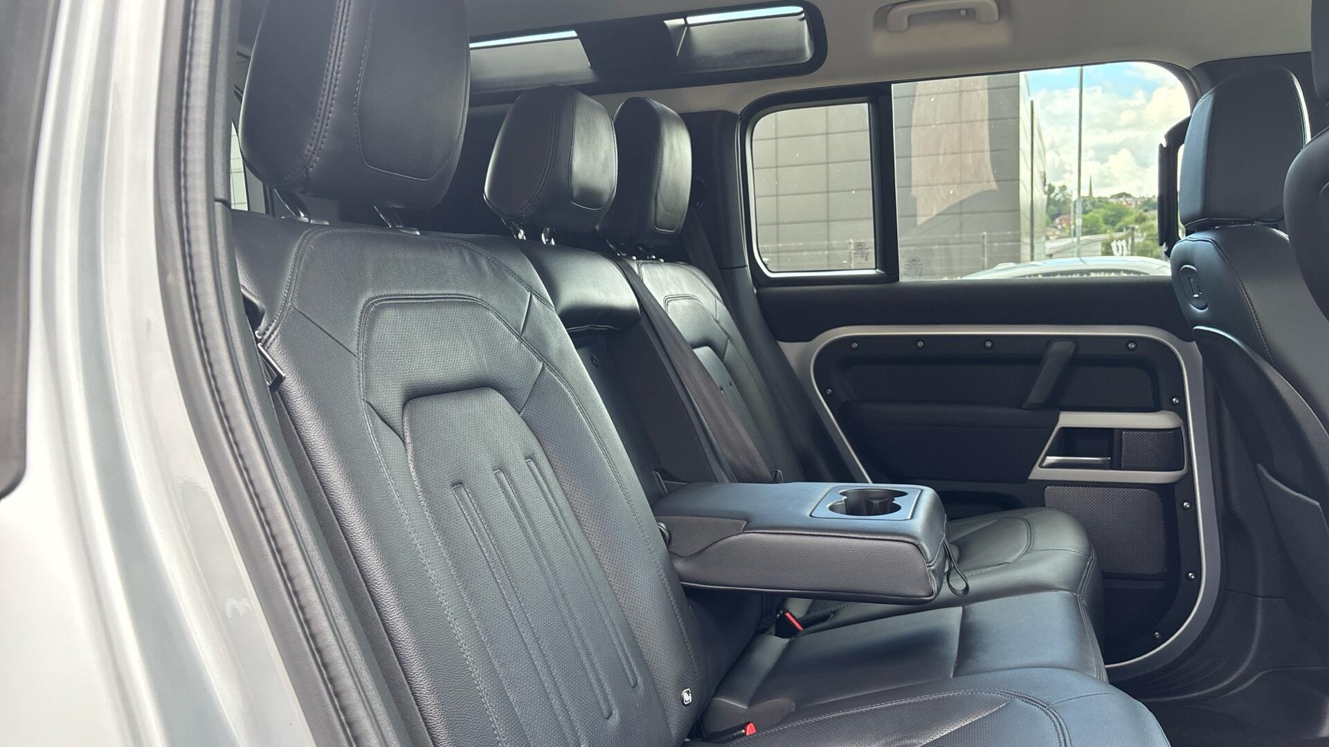 Land Rover Defender view 38