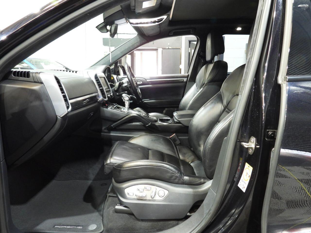 Porsche Cayenne view 16