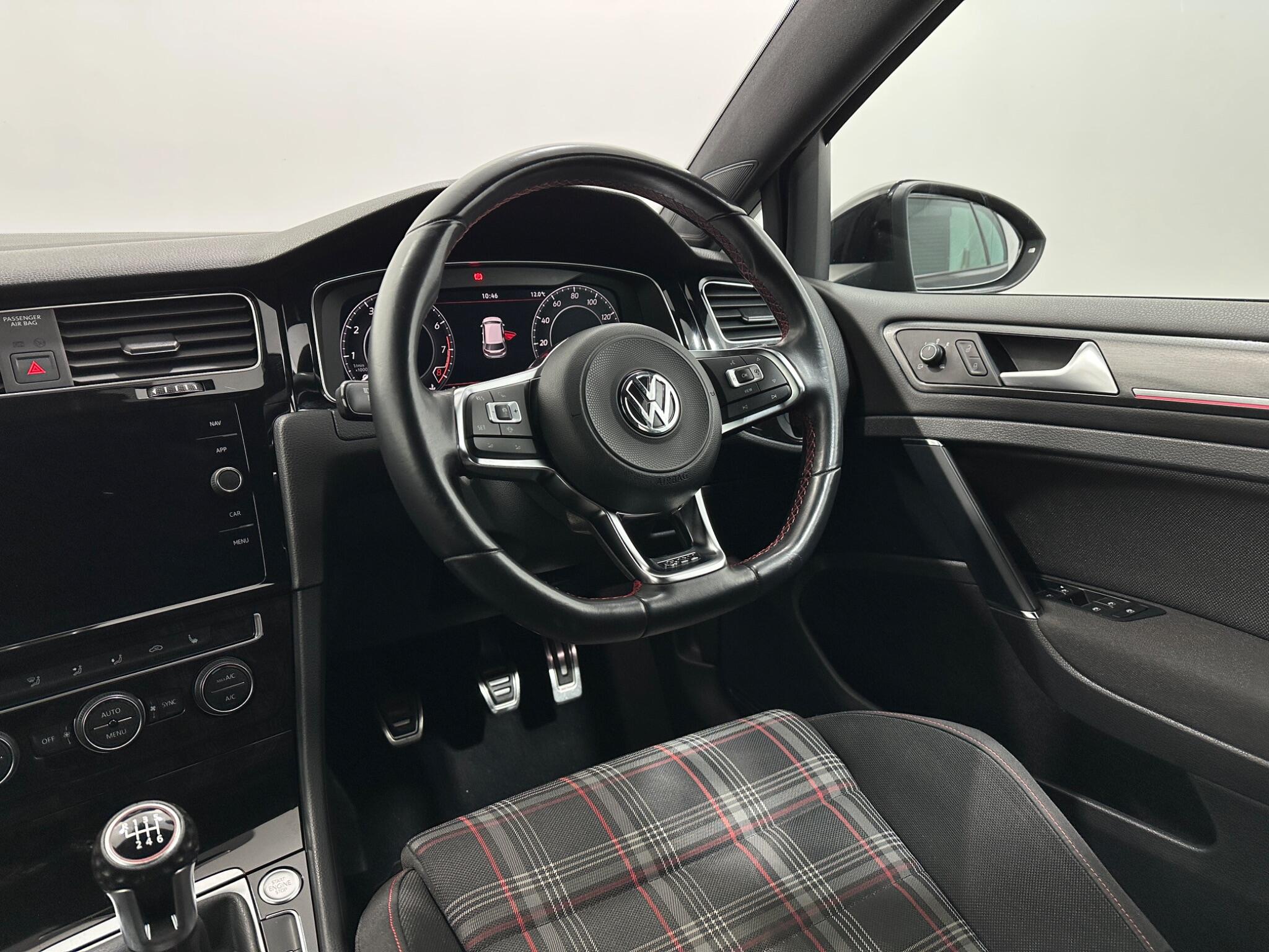 Volkswagen Golf view 12