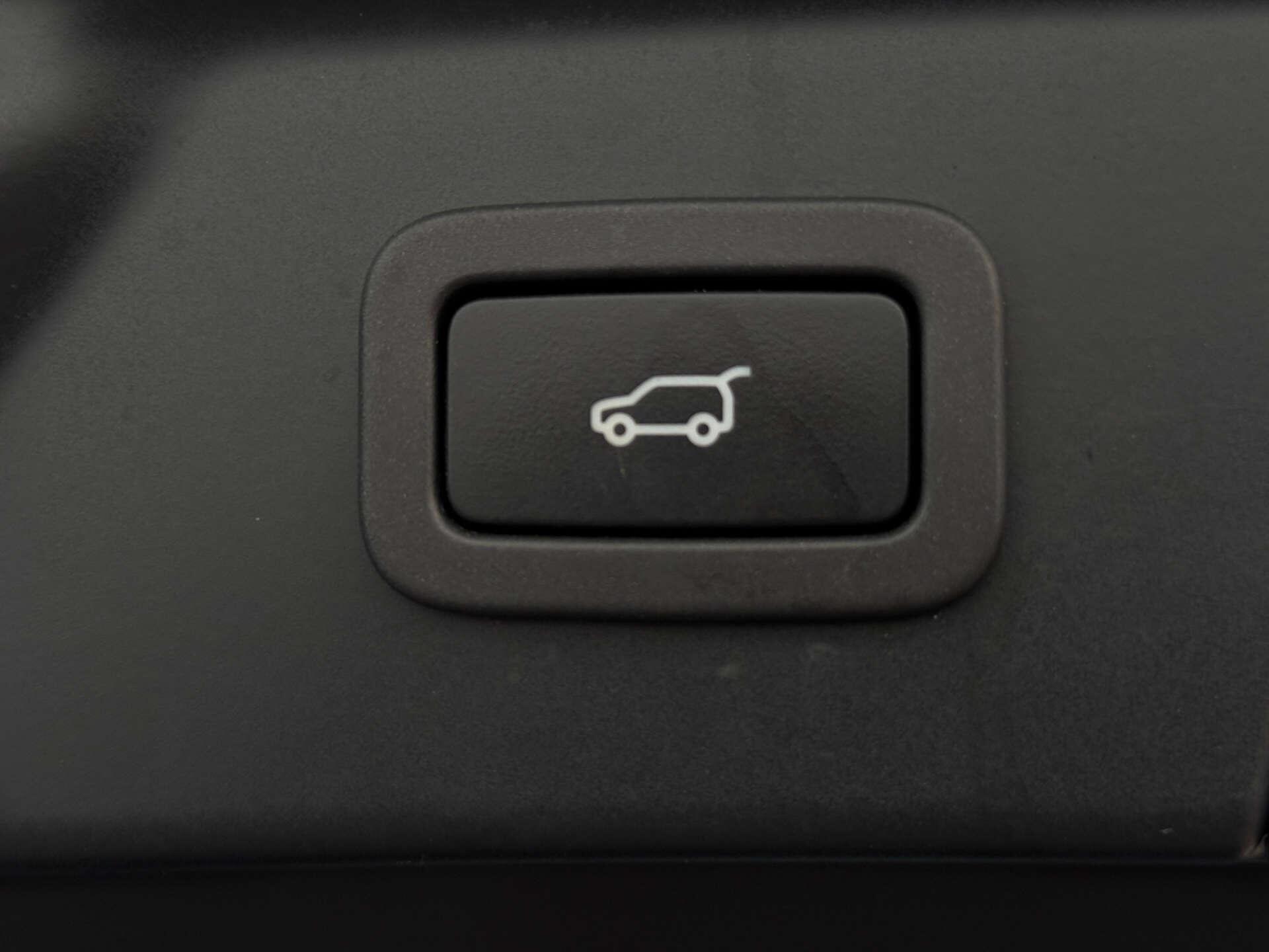 Land Rover Range Rover Velar view 35
